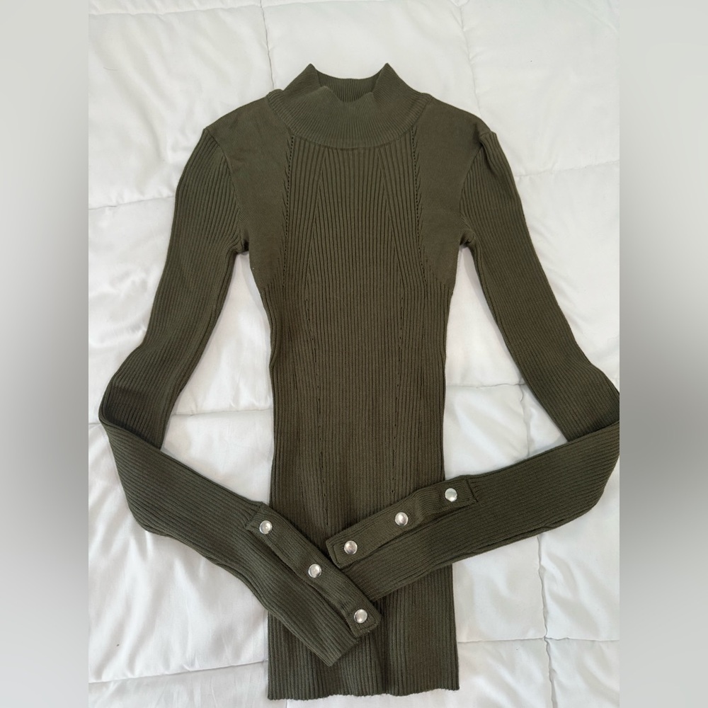 FAME Knit olive hunter green turtle neck TOP size XS